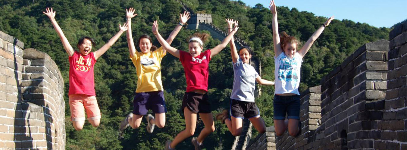 <span class='titlesl'>¡Por una educación integral con espíritu internacional!</span></br>
			<span class='textsl'>Programas innovadores pensados y organizados especialmente para grupos de estudiantes de colegios
mexicanos que quieren ofrecer una experiencia internacional durante el año escolar, por corto tiempo.</span>
			