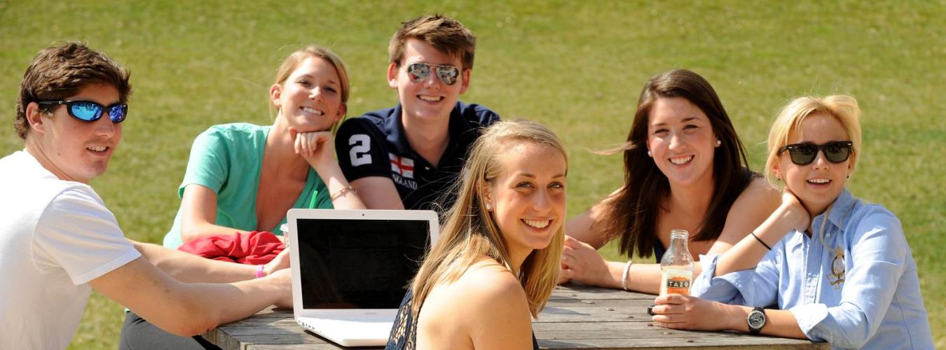 <span class='titlesl'>SCHOOL YEAR ABROAD</span></br>
			<span class='textsl'>Estudia un año o semestre académico en el extranjero y revalida tus estudios en México</span></br></br>
			</br></br>